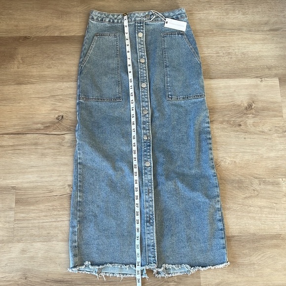 Stitch and Feather Pocket Detail Midi Skirt Medium Denim sz M - Picture 3 of 15